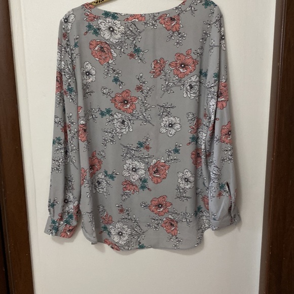Loft Floral Blouse - Picture 5 of 5